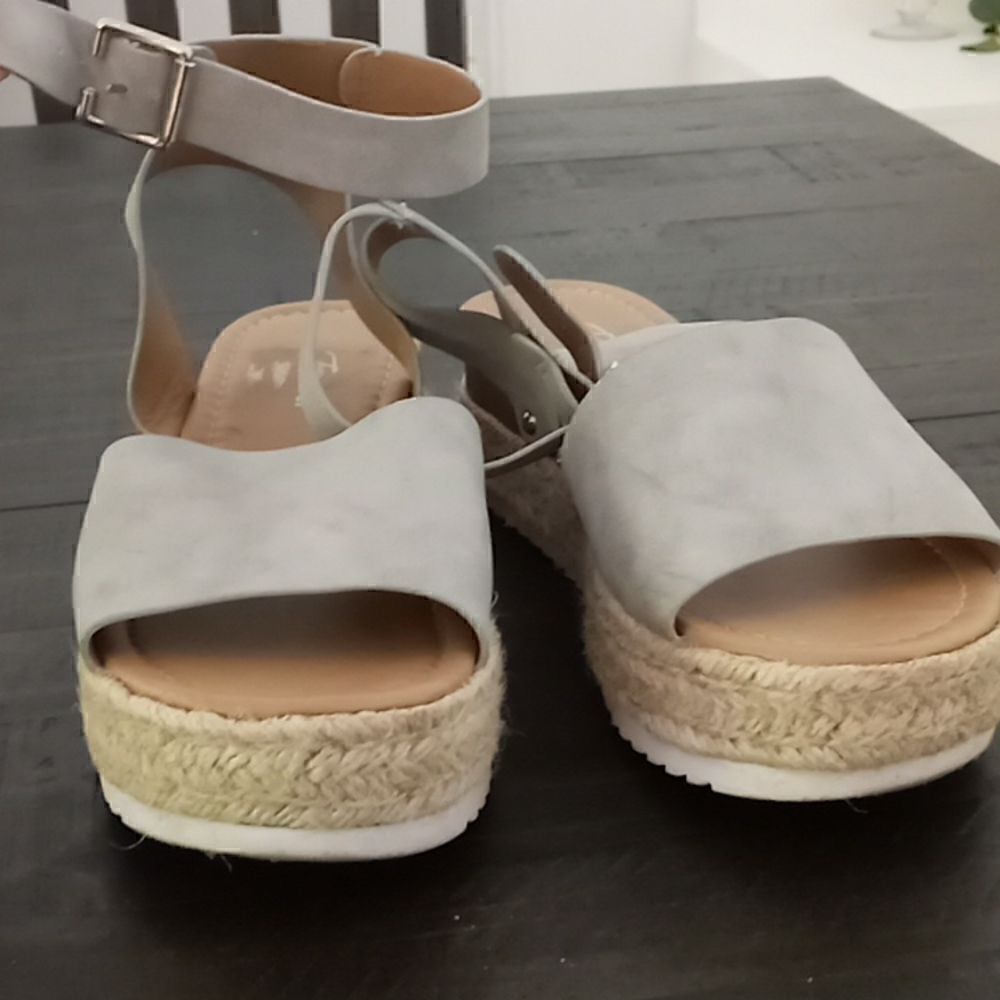 Forever ankle sandals size 9